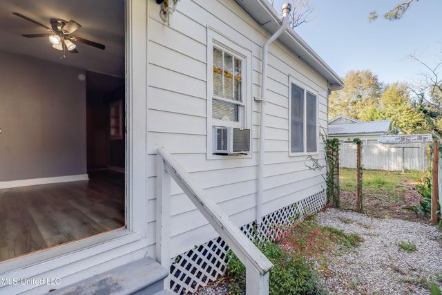 1054 Columbus Street, Biloxi, MS 39530