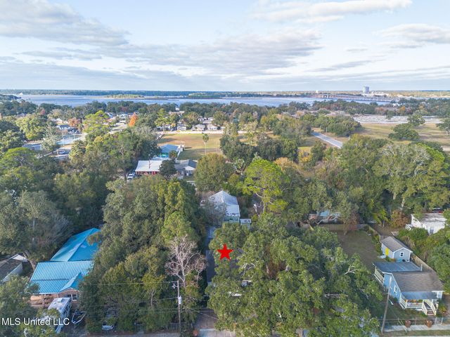 1054 Columbus Street, Biloxi, MS 39530