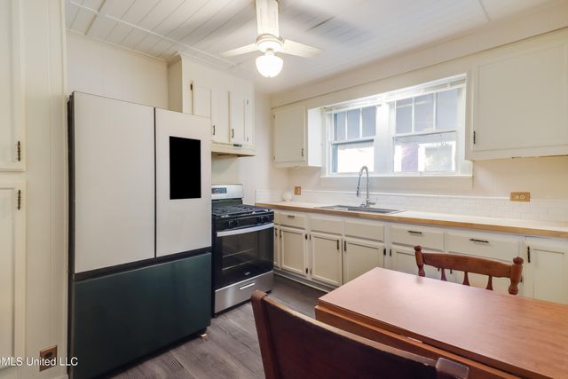 1054 Columbus Street, Biloxi, MS 39530