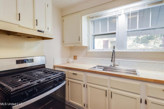 1054 Columbus Street, Biloxi, MS 39530