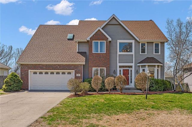 2009 Carmel Drive, Lawrence, KS 66047