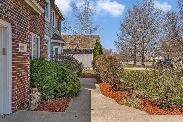 2009 Carmel Drive, Lawrence, KS 66047