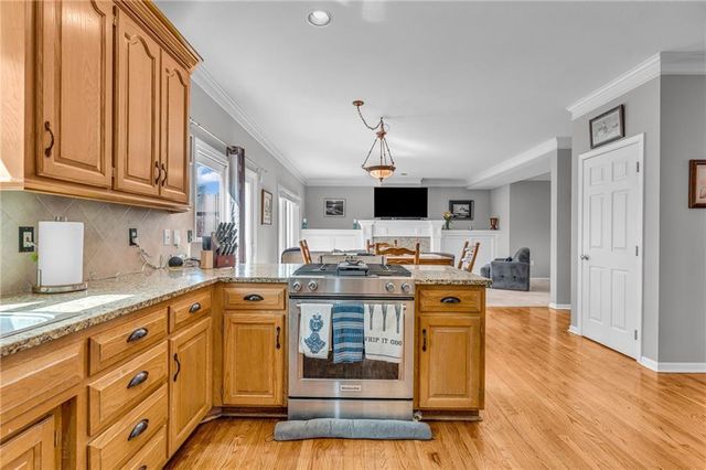 2009 Carmel Drive, Lawrence, KS 66047