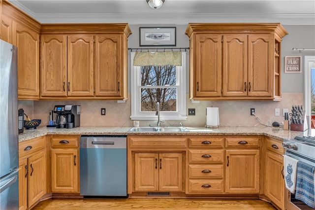 2009 Carmel Drive, Lawrence, KS 66047