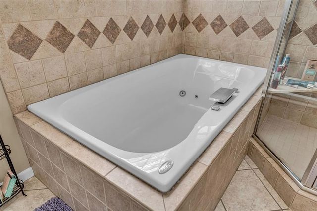 2009 Carmel Drive, Lawrence, KS 66047