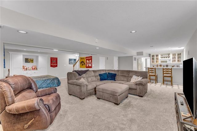 2009 Carmel Drive, Lawrence, KS 66047