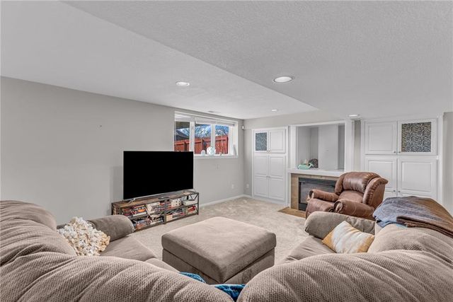 2009 Carmel Drive, Lawrence, KS 66047