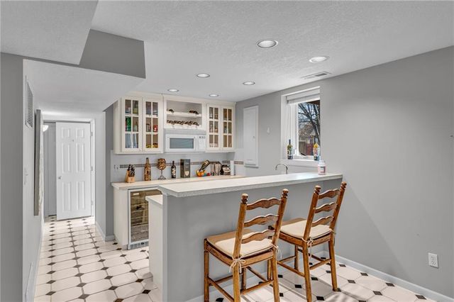 2009 Carmel Drive, Lawrence, KS 66047