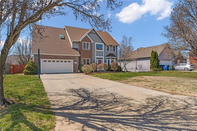 2009 Carmel Drive, Lawrence, KS 66047