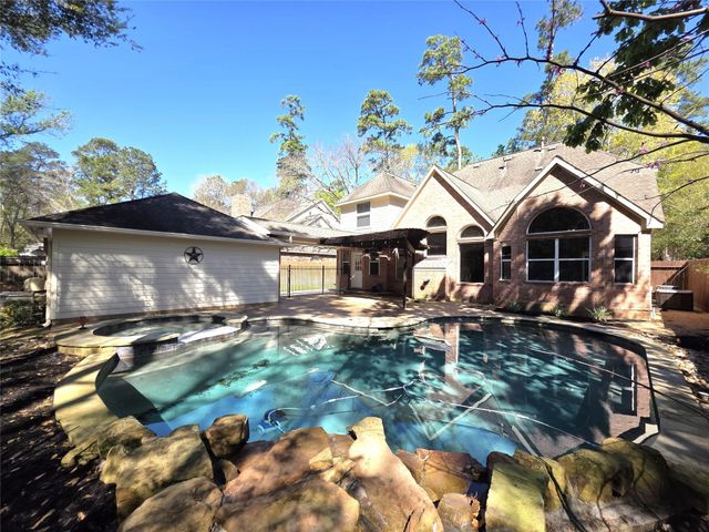 19 Vista Mill Place, The Woodlands, TX 77382