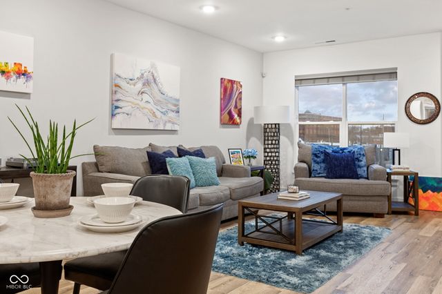 727 N Illinois Street 204, Indianapolis, IN 46204