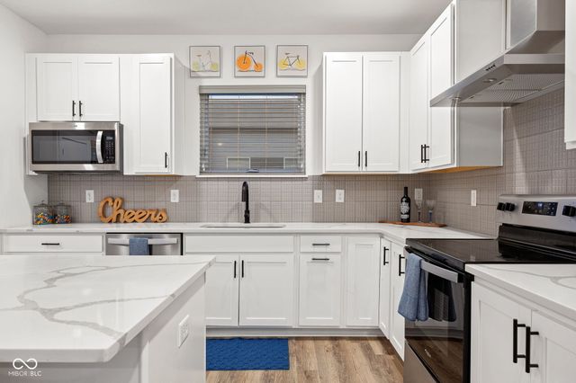 727 N Illinois Street 204, Indianapolis, IN 46204