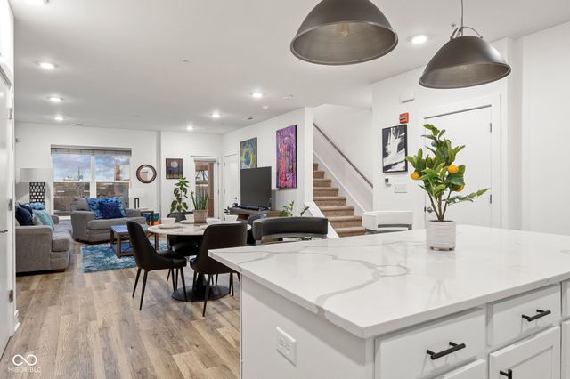 727 N Illinois Street 204, Indianapolis, IN 46204