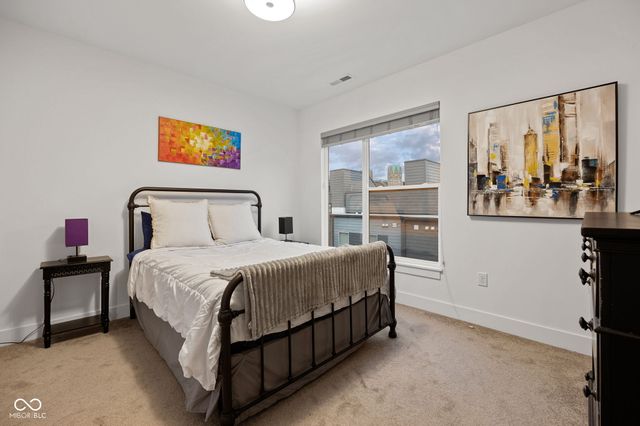 727 N Illinois Street 204, Indianapolis, IN 46204