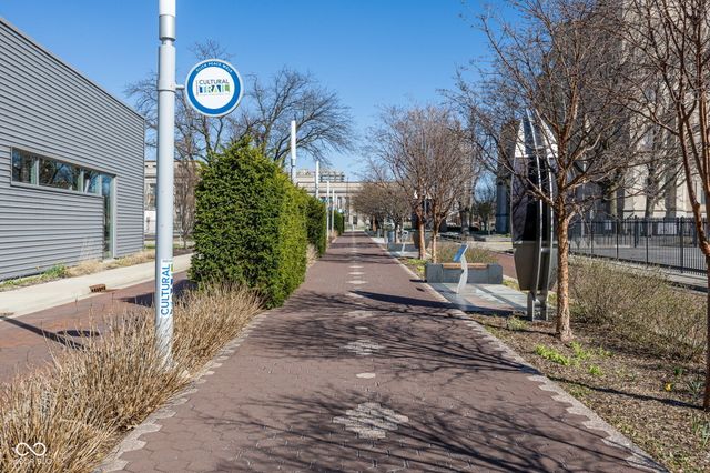 727 N Illinois Street 204, Indianapolis, IN 46204