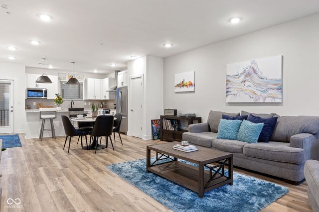 727 N Illinois Street 204, Indianapolis, IN 46204