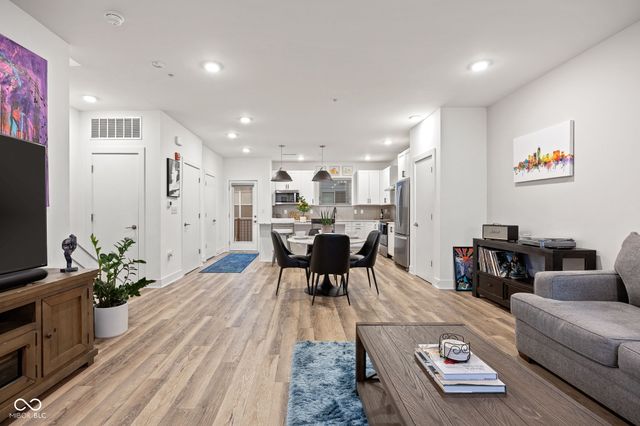 727 N Illinois Street 204, Indianapolis, IN 46204