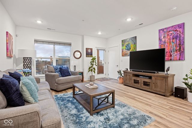 727 N Illinois Street 204, Indianapolis, IN 46204