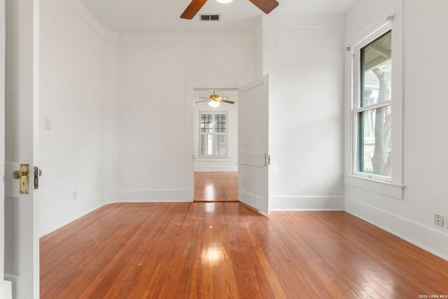 1122 W Summit, San Antonio, TX 78201