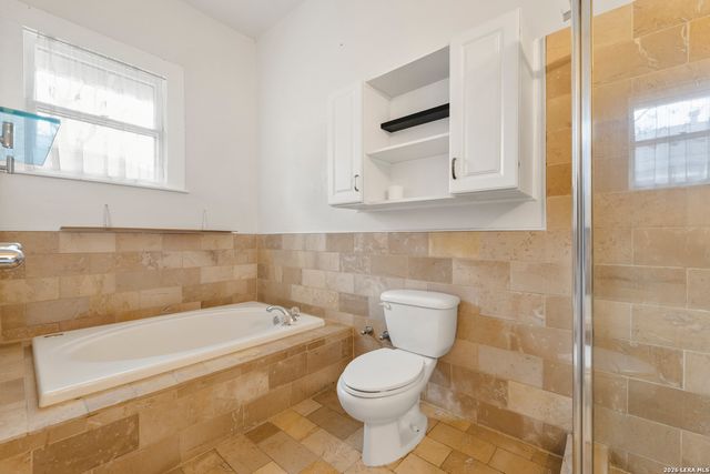 1122 W Summit, San Antonio, TX 78201