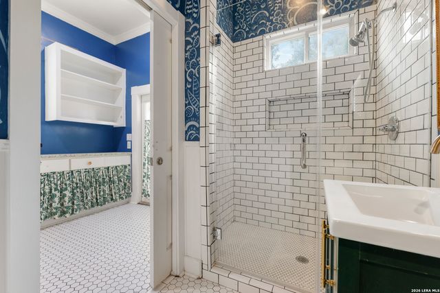 1122 W Summit, San Antonio, TX 78201