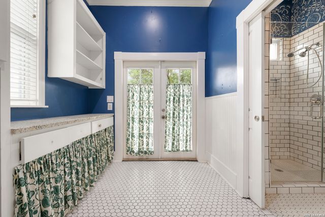 1122 W Summit, San Antonio, TX 78201