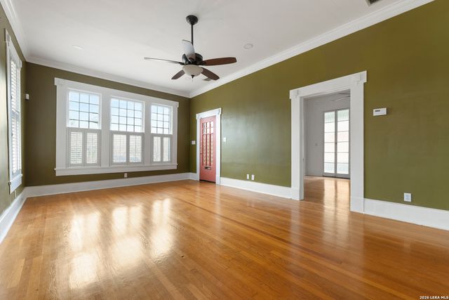 1122 W Summit, San Antonio, TX 78201