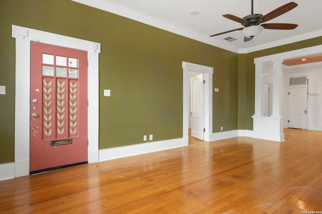 1122 W Summit, San Antonio, TX 78201