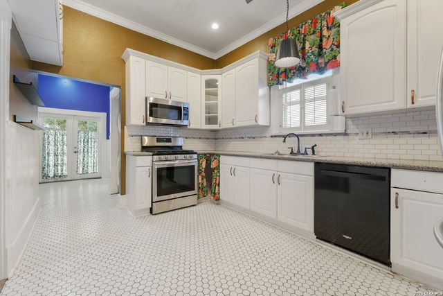 1122 W Summit, San Antonio, TX 78201