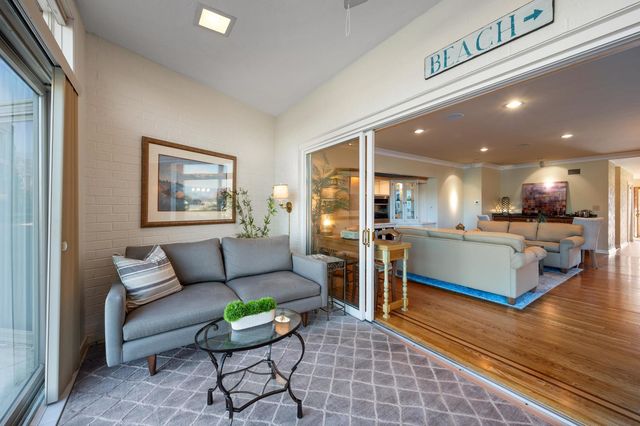 1 N Dee Road 1C, Park Ridge, IL 60068
