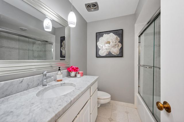 1 N Dee Road 1C, Park Ridge, IL 60068