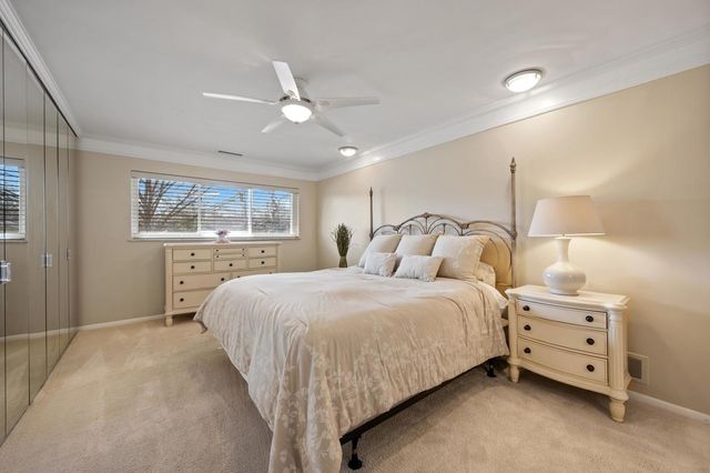1 N Dee Road 1C, Park Ridge, IL 60068