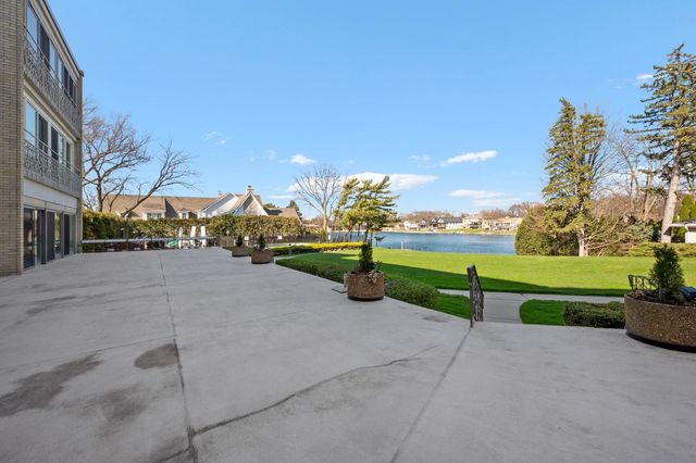 1 N Dee Road 1C, Park Ridge, IL 60068