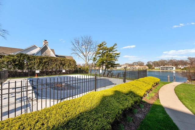1 N Dee Road 1C, Park Ridge, IL 60068