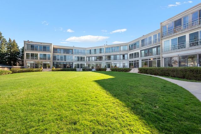 1 N Dee Road 1C, Park Ridge, IL 60068