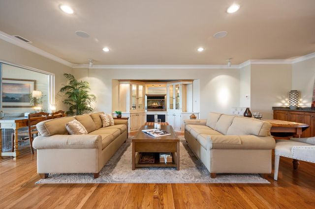 1 N Dee Road 1C, Park Ridge, IL 60068