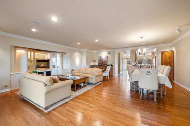 1 N Dee Road 1C, Park Ridge, IL 60068