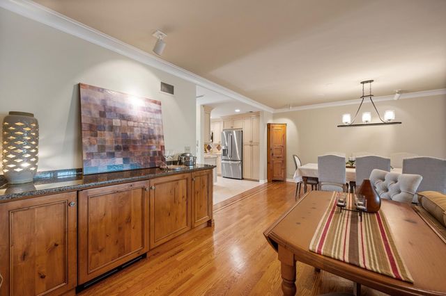 1 N Dee Road 1C, Park Ridge, IL 60068