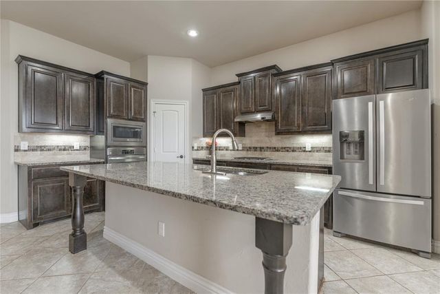 6013 NW 162nd Street, Edmond, OK 73013