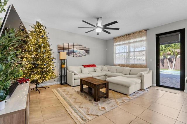 2659 SE 1st Ln, Homestead, FL 33033