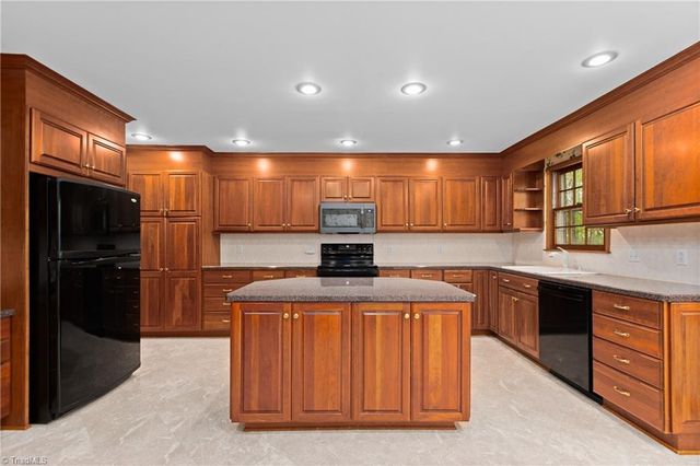578 Maidstone Lane, Clemmons, NC 27012