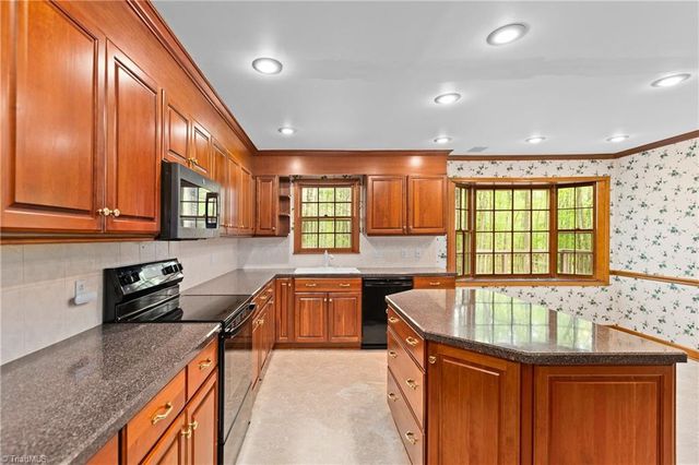 578 Maidstone Lane, Clemmons, NC 27012