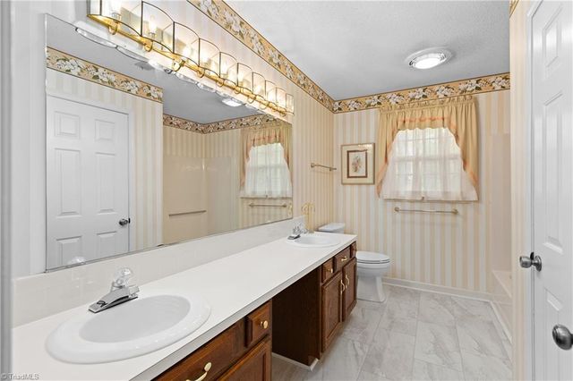 578 Maidstone Lane, Clemmons, NC 27012