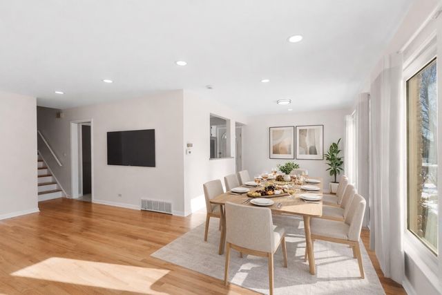 1042 W Central Road, Mount Prospect, IL 60056