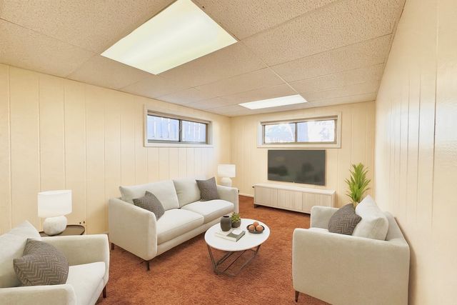 1042 W Central Road, Mount Prospect, IL 60056