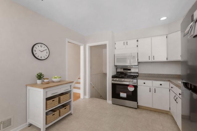 1042 W Central Road, Mount Prospect, IL 60056