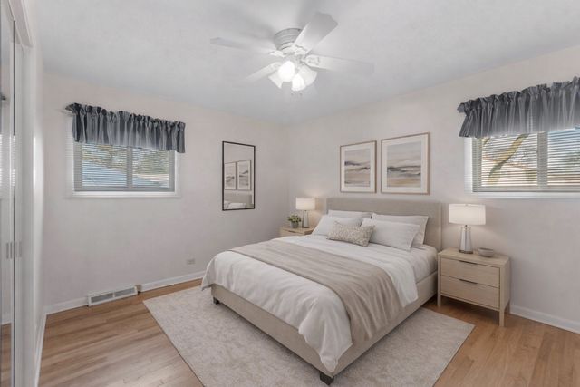 1042 W Central Road, Mount Prospect, IL 60056