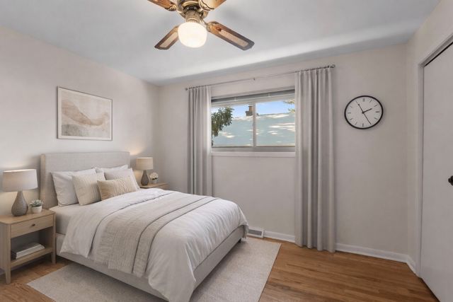 1042 W Central Road, Mount Prospect, IL 60056