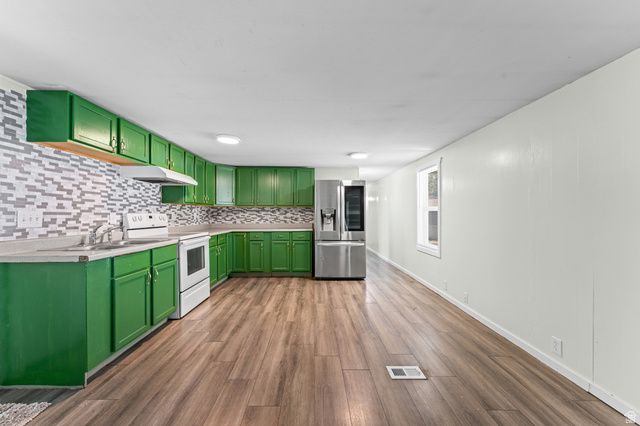881 W STORM MOUTAIN DR, Taylorsville, UT 84123