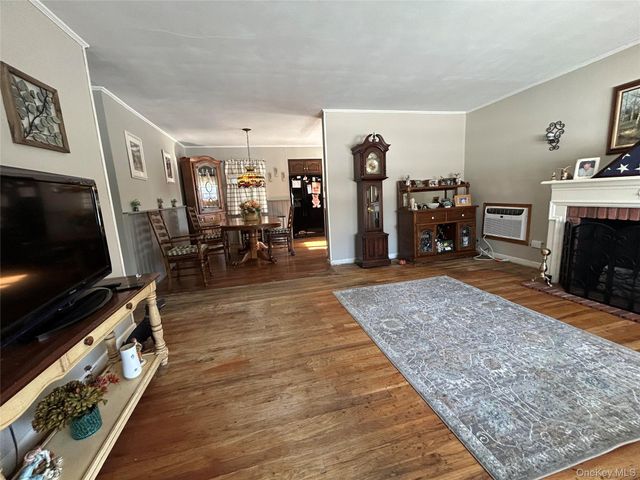 1123 Hyman Avenue, Bay Shore, NY 11706